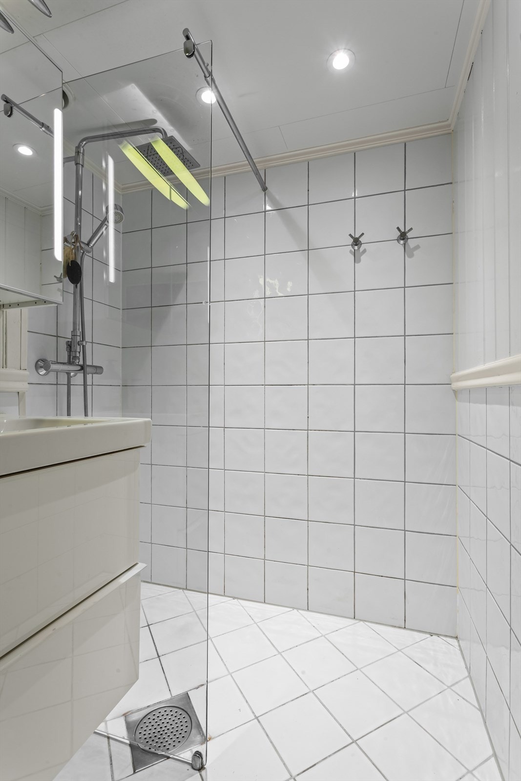 Dusjnisje med glassvegg. Galleribilde