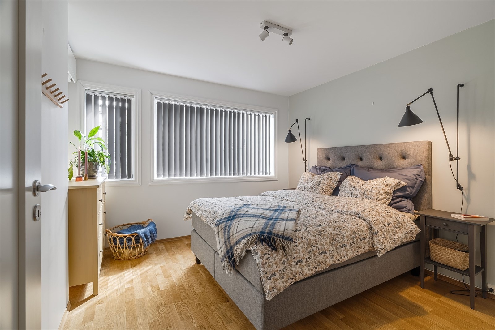 Et romslig hovedsoverom som gir ro og harmoni - her sover du godt natt etter natt. Galleribilde