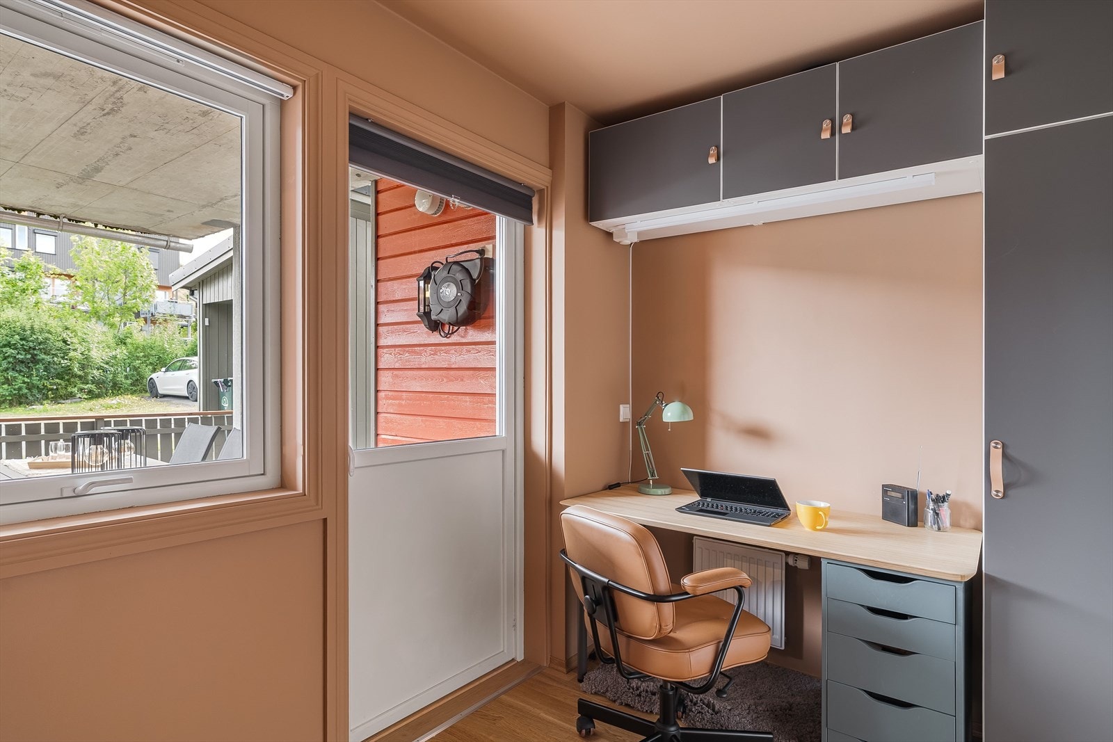 Det ene soverommet er et fleksibelt rom som enkelt tilpasses dine behov - gjester, barn eller hjemmekontor. Det har også egen utgang til terrassen. Galleribilde