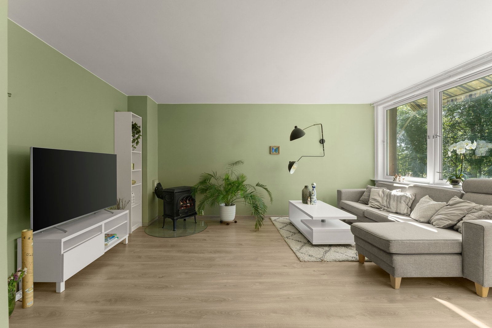 Lyngveien 12B er en romslig og smakfullt innredet 3-roms andelsleilighet i første etasje. Galleribilde