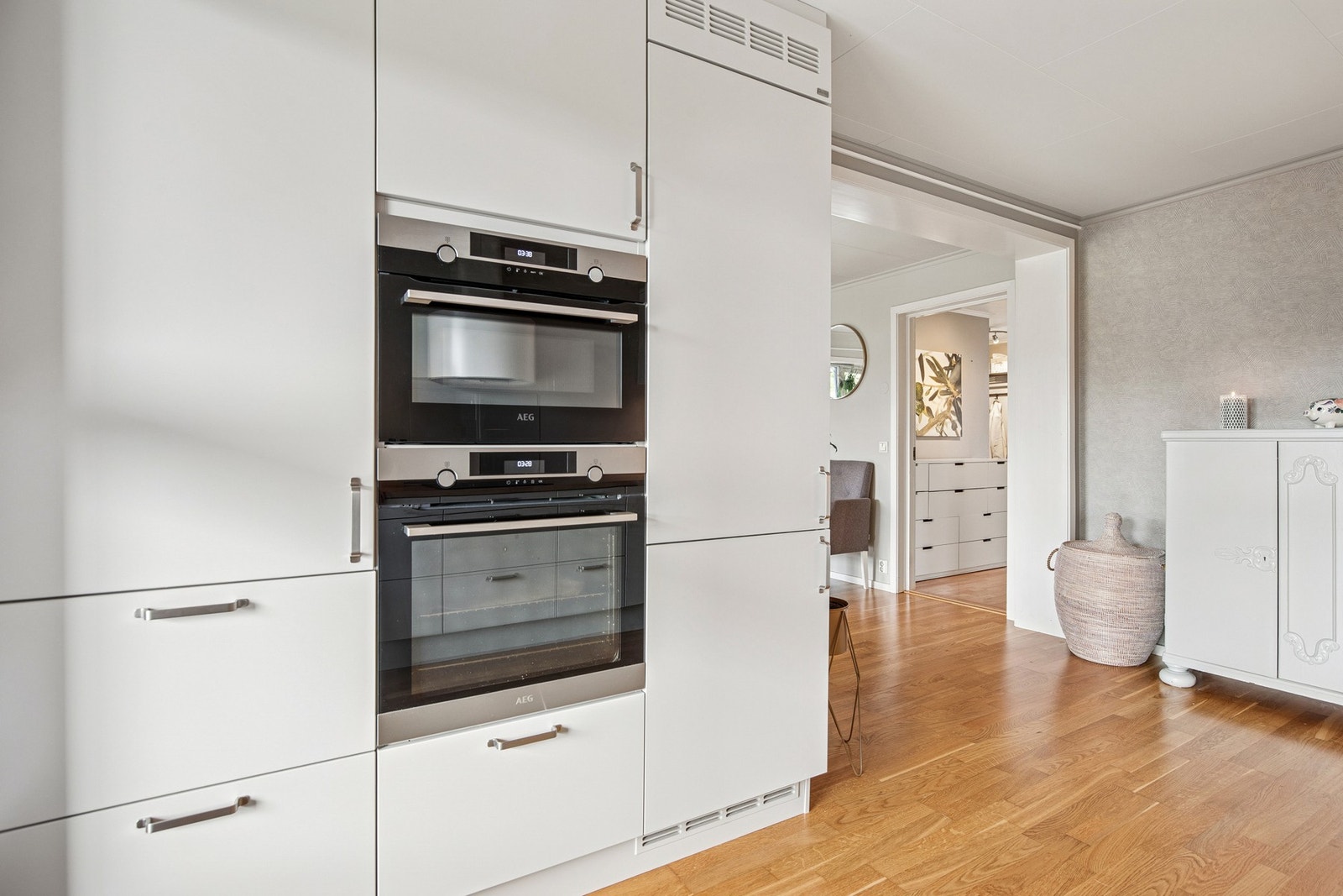 Integrert stekeovn i stående høyde. Galleribilde