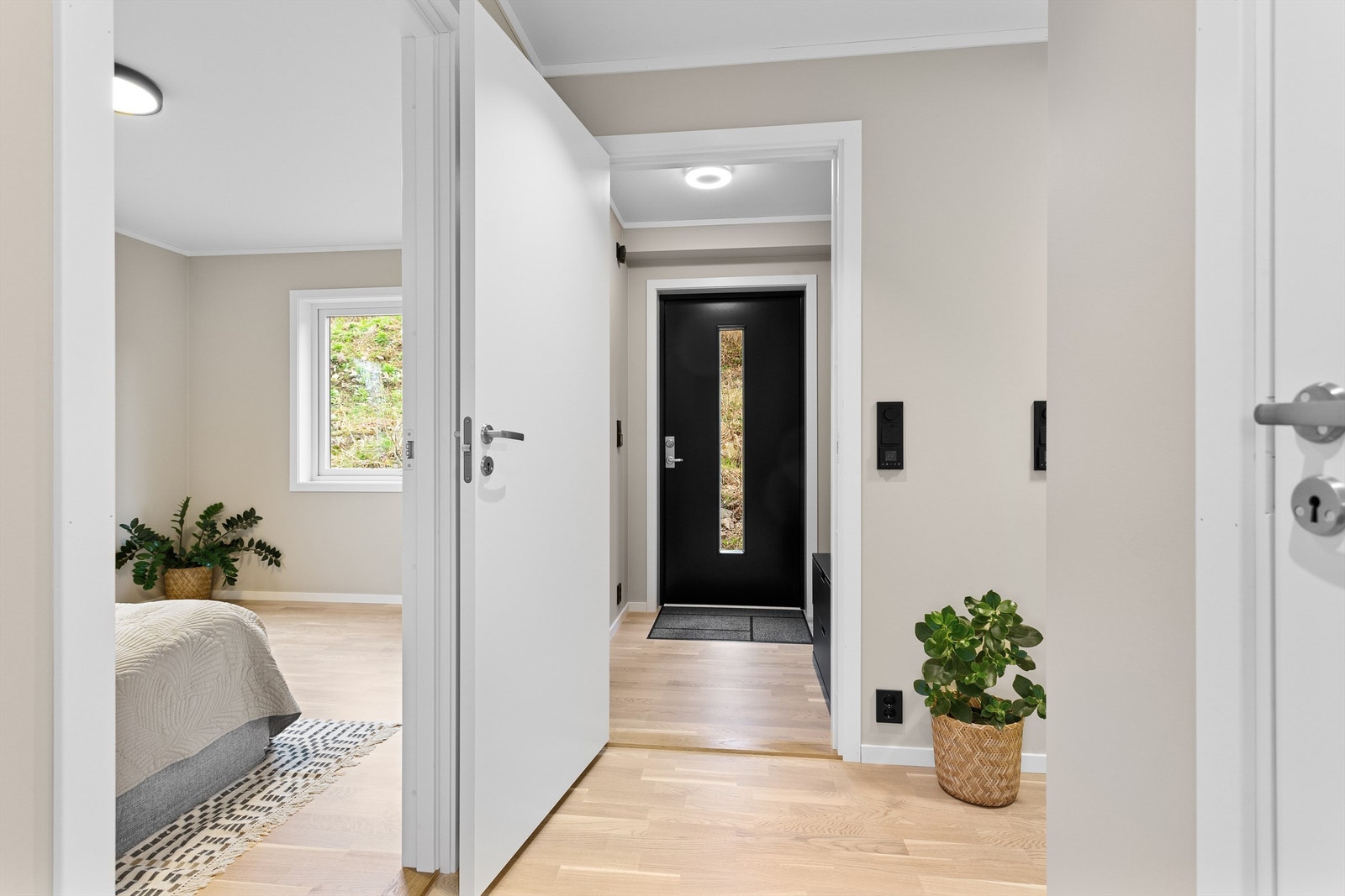 Praktisk med en utgangsdør nr 2 via mellomgang. Galleribilde