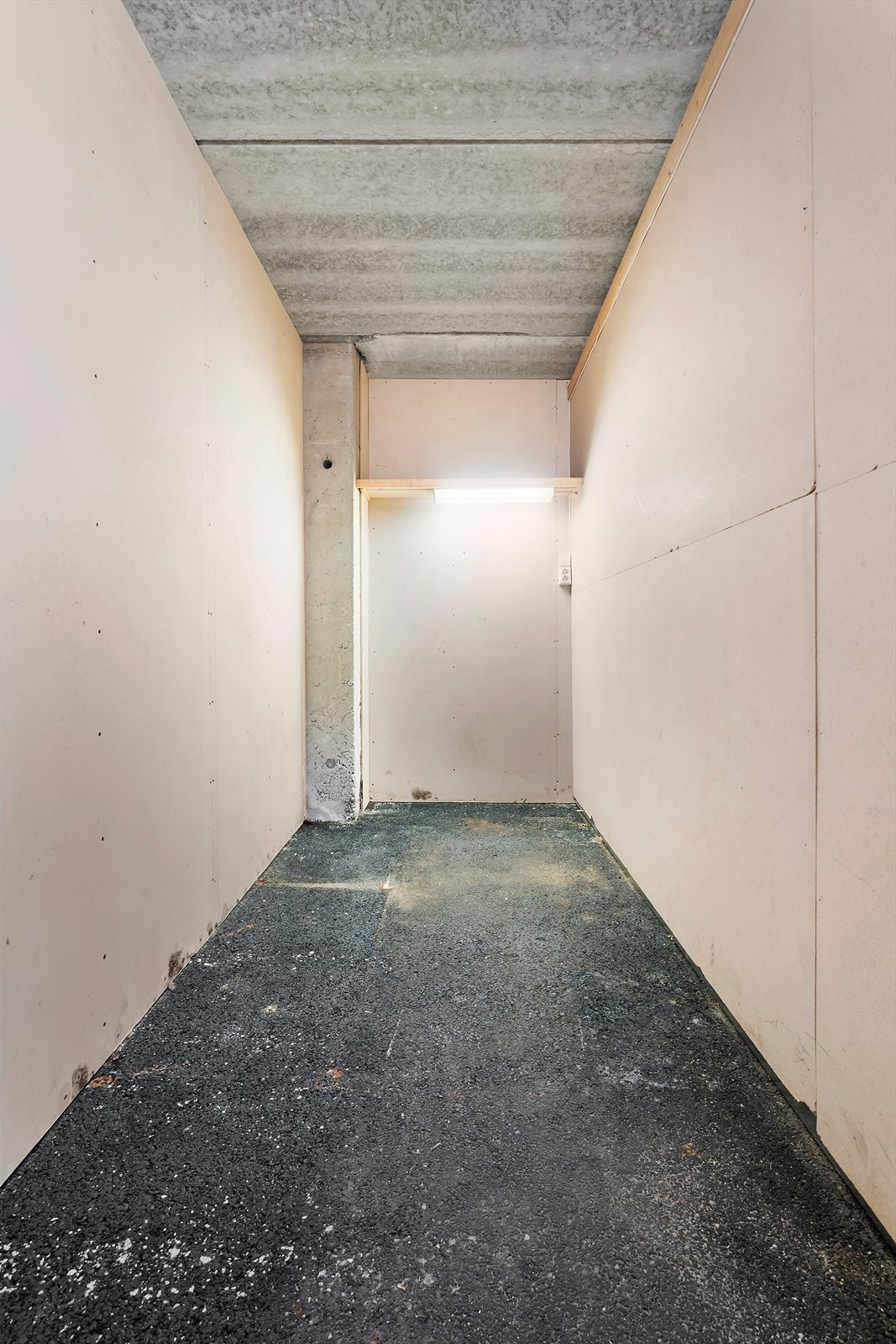 Bod i parkeringskjeller. Galleribilde