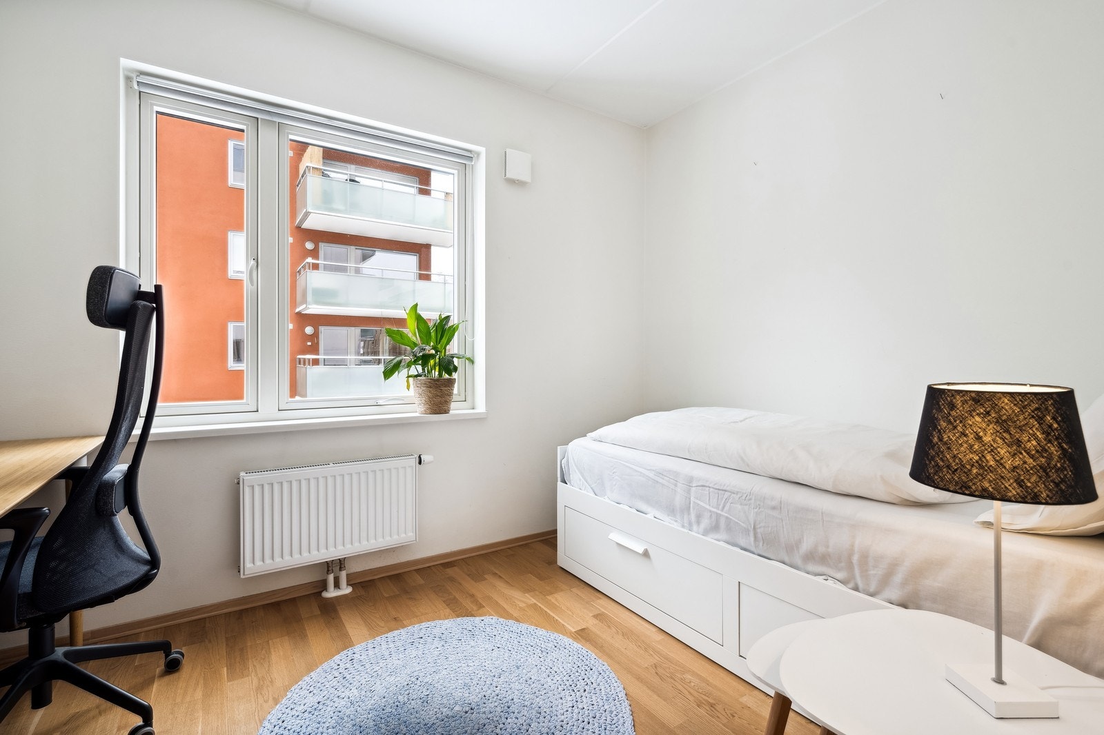 Soverom nr. 3. I tillegg finnes det en stor innvendig bod med god oppbevaringsplass. Galleribilde