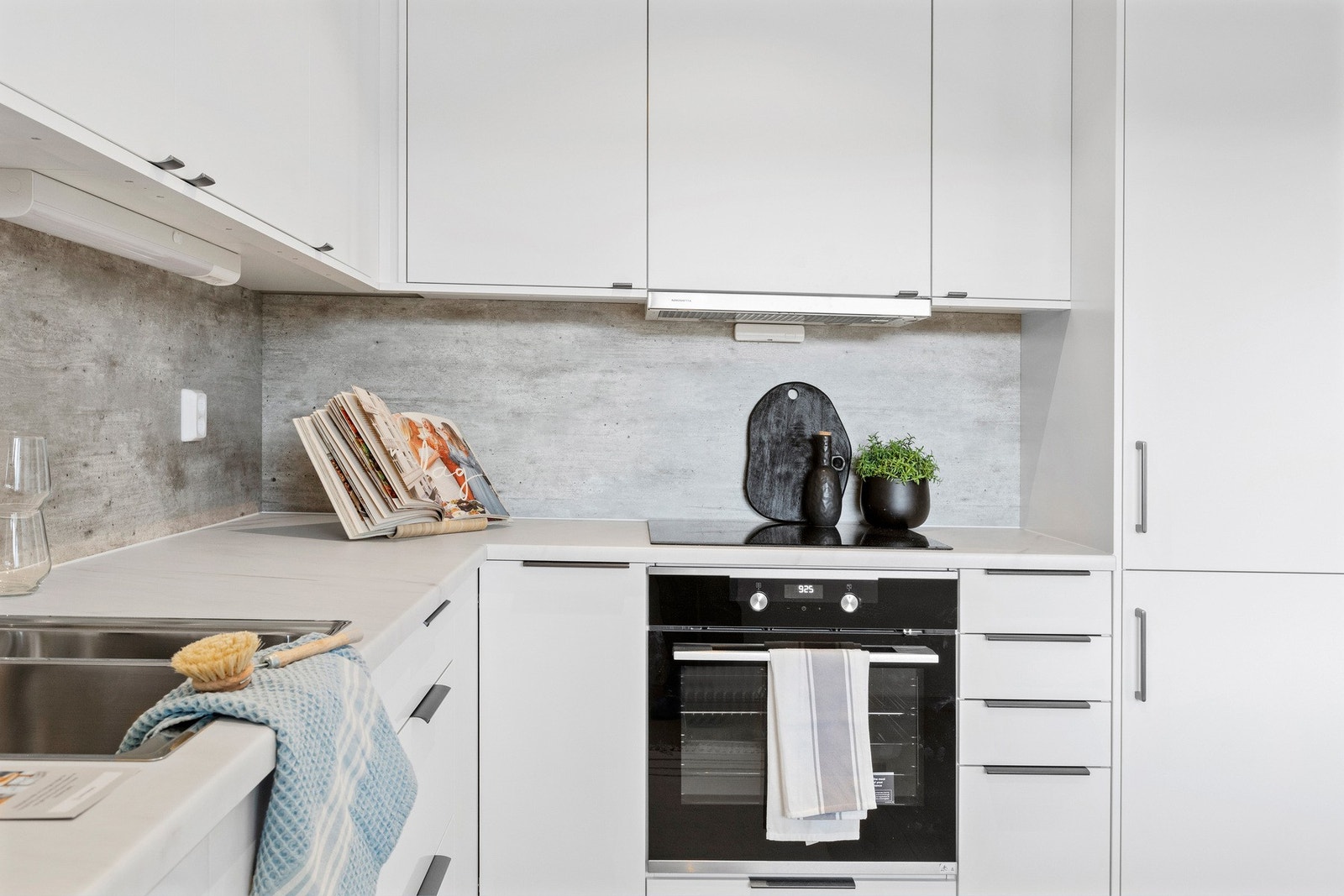 Vinklet og praktisk kjøkken. Galleribilde