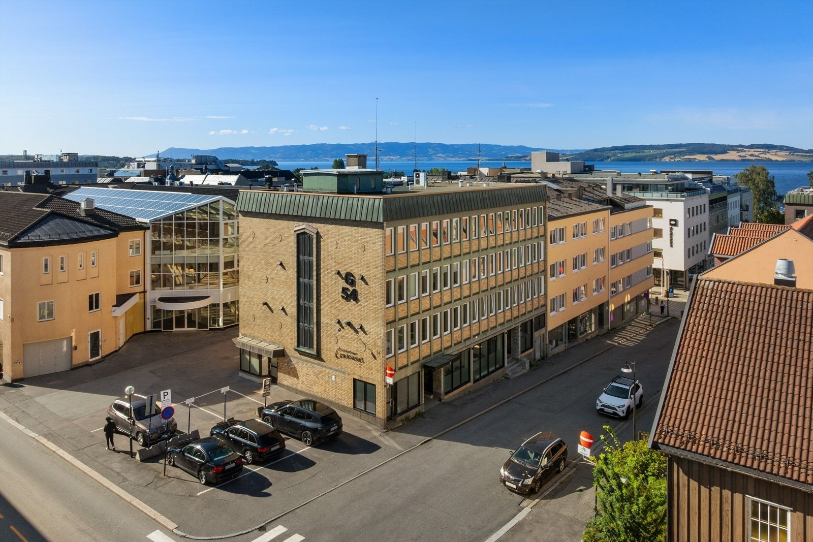 Leiligheten ligger meget sentralt til midt i Hamar sentrum! Galleribilde