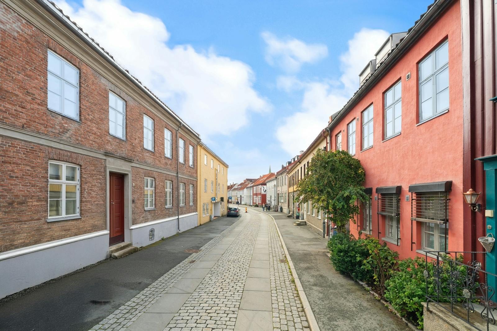 Koselig nabolag med cafeer og rastauranter. Galleribilde