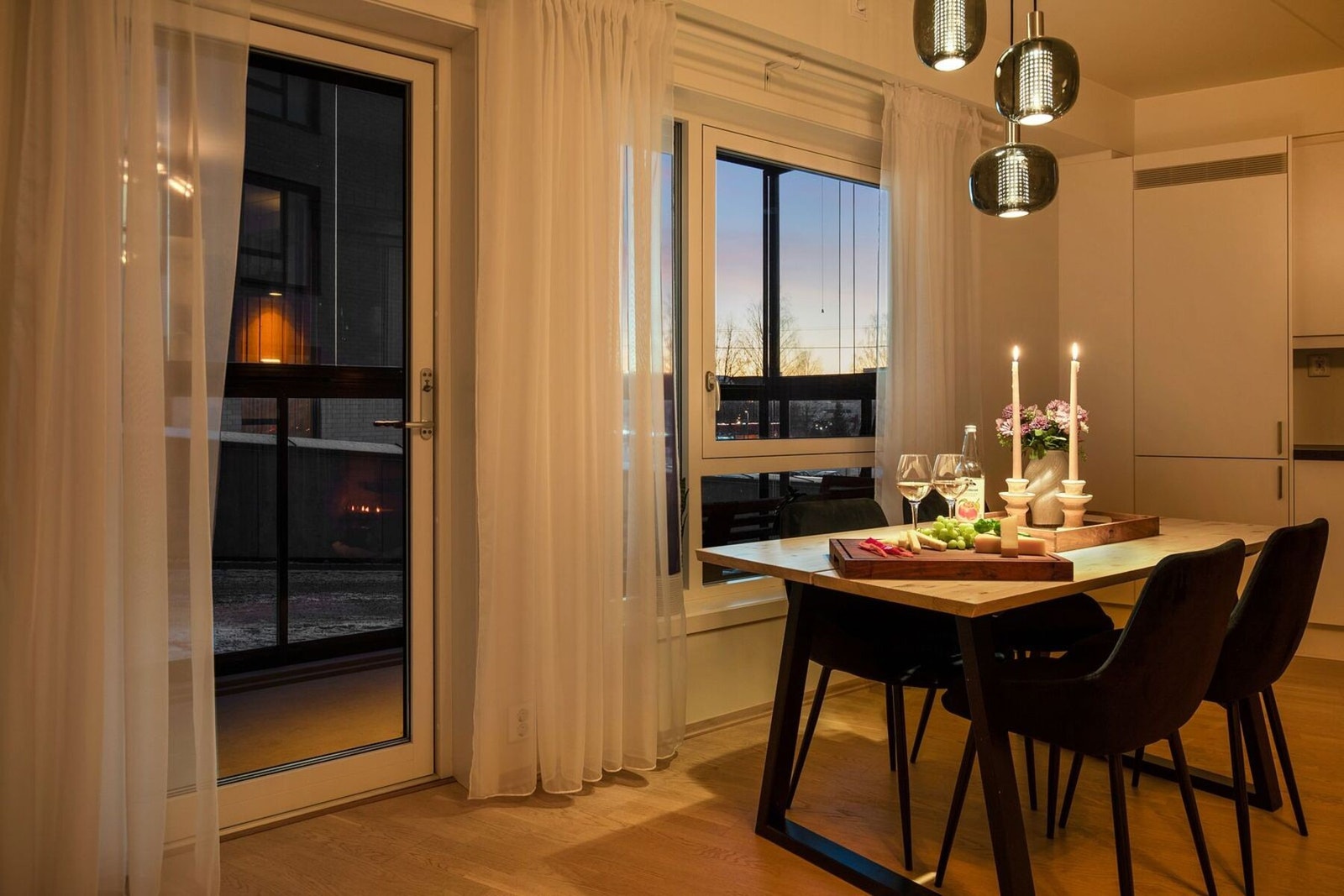 Koselig spiseplass - perfekt for hyggelige kvelder. Galleribilde