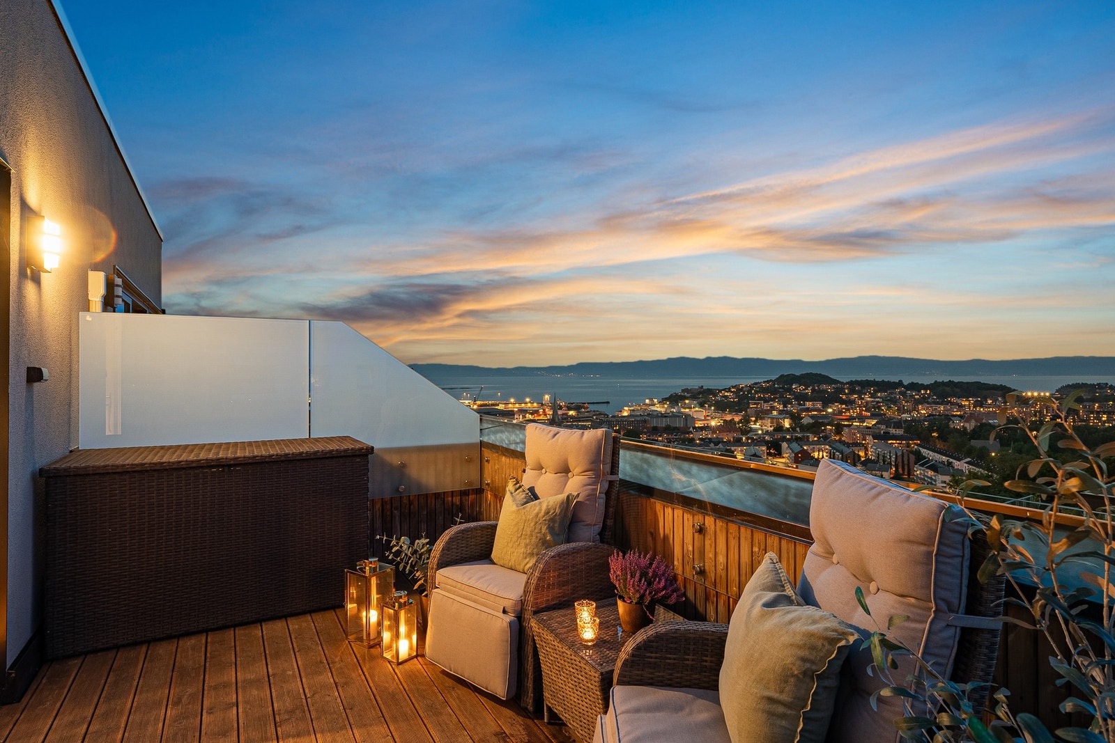 Utsikten er et levende kunstverk som skifter form og farge dag som kveld. Galleribilde