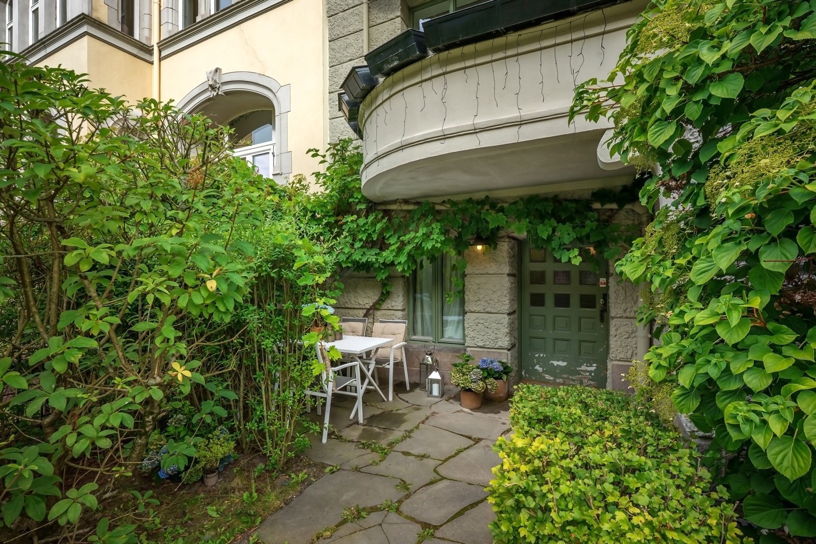 En attraktiv 2-roms leilighet med fantastisk beliggenhet i en klassisk bygård på Frogner. Galleribilde