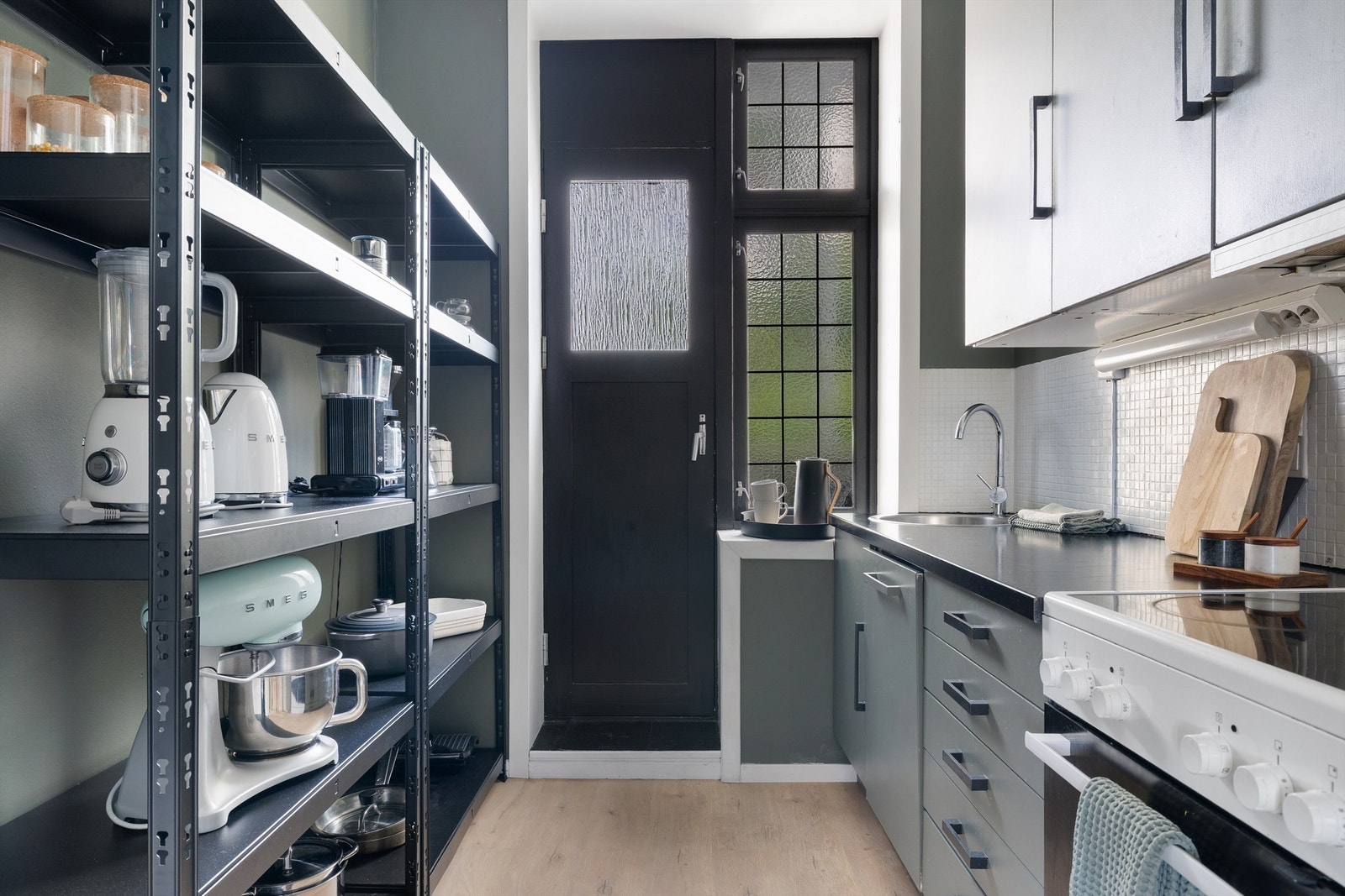 Fra kjøkkenet er det utgang til en felles balkong Galleribilde