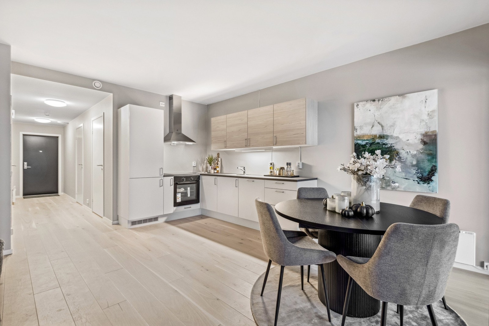 Ta kontakt for visning. Leiligheten oppleves som lun og god å være i. Galleribilde