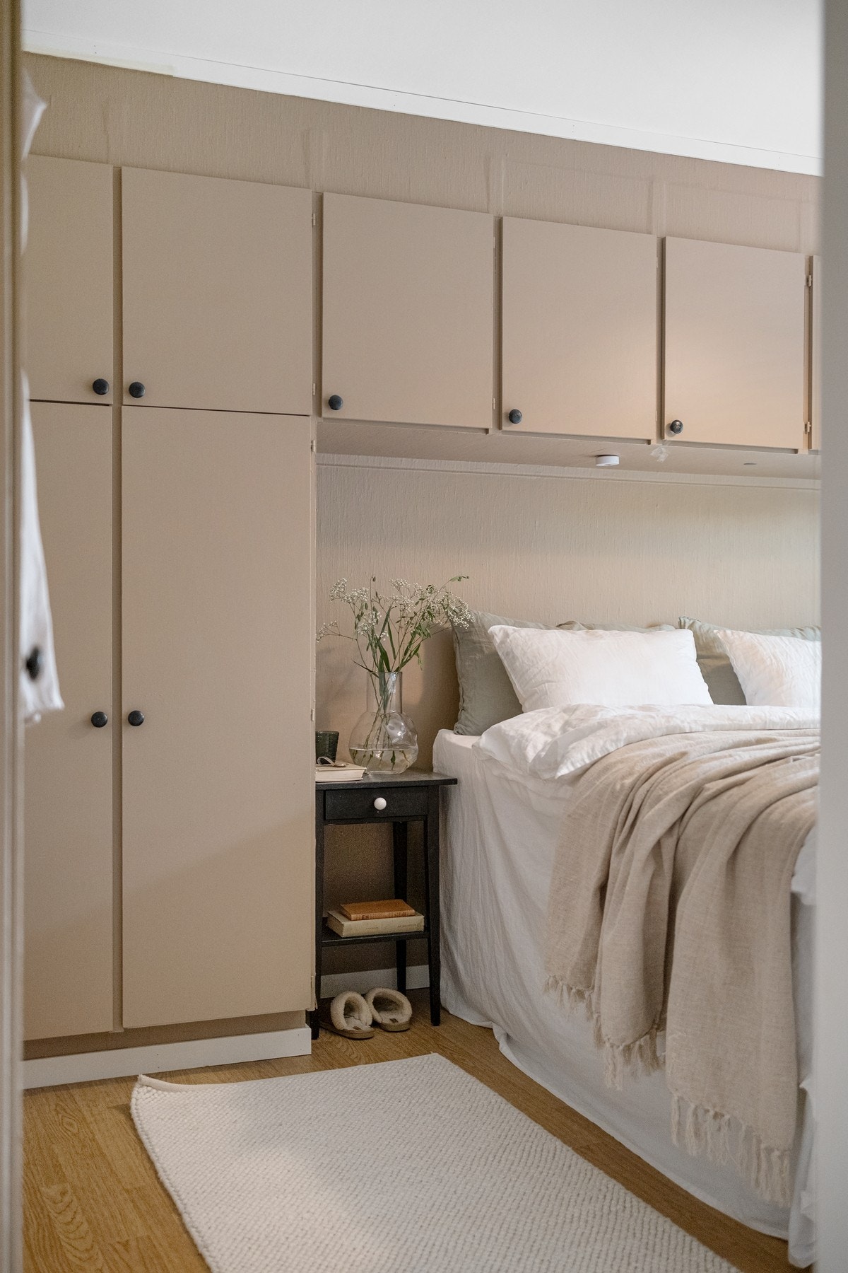 Delikate farger og lune parkettgulv gir en avslappet atmosfære som gjør det enkelt å falle til ro om kvelden. Galleribilde