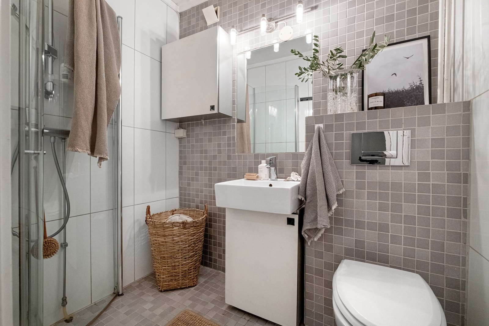 Badet har en praktisk utforming og god størrelse. Galleribilde