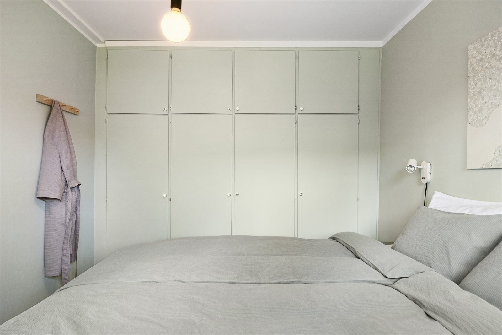 Hovedsoverommet har godt med lagringsplass i innebygd garderobeskap. Galleribilde