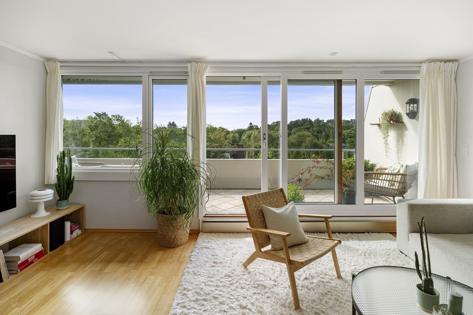 Det er mulighet for å lage et tredje soverom til venstre. Dette er allerede godkjent hos kommunen. Galleribilde