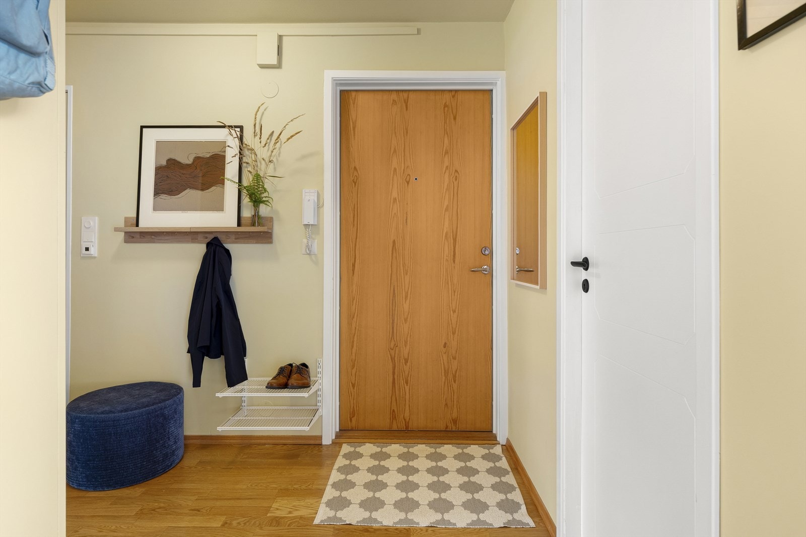 Dørtelefon med åpner gjør det enkelt å ta i mot gjester. Galleribilde