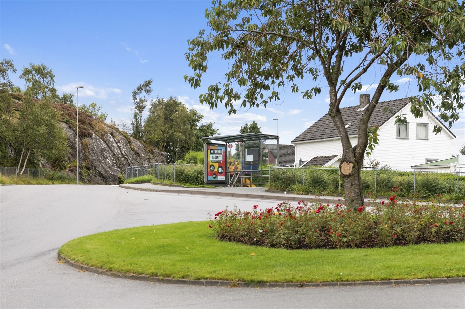 Buss nr. 4 med hyppige avganger. Rosenli har også stasjon for bysykler. Galleribilde