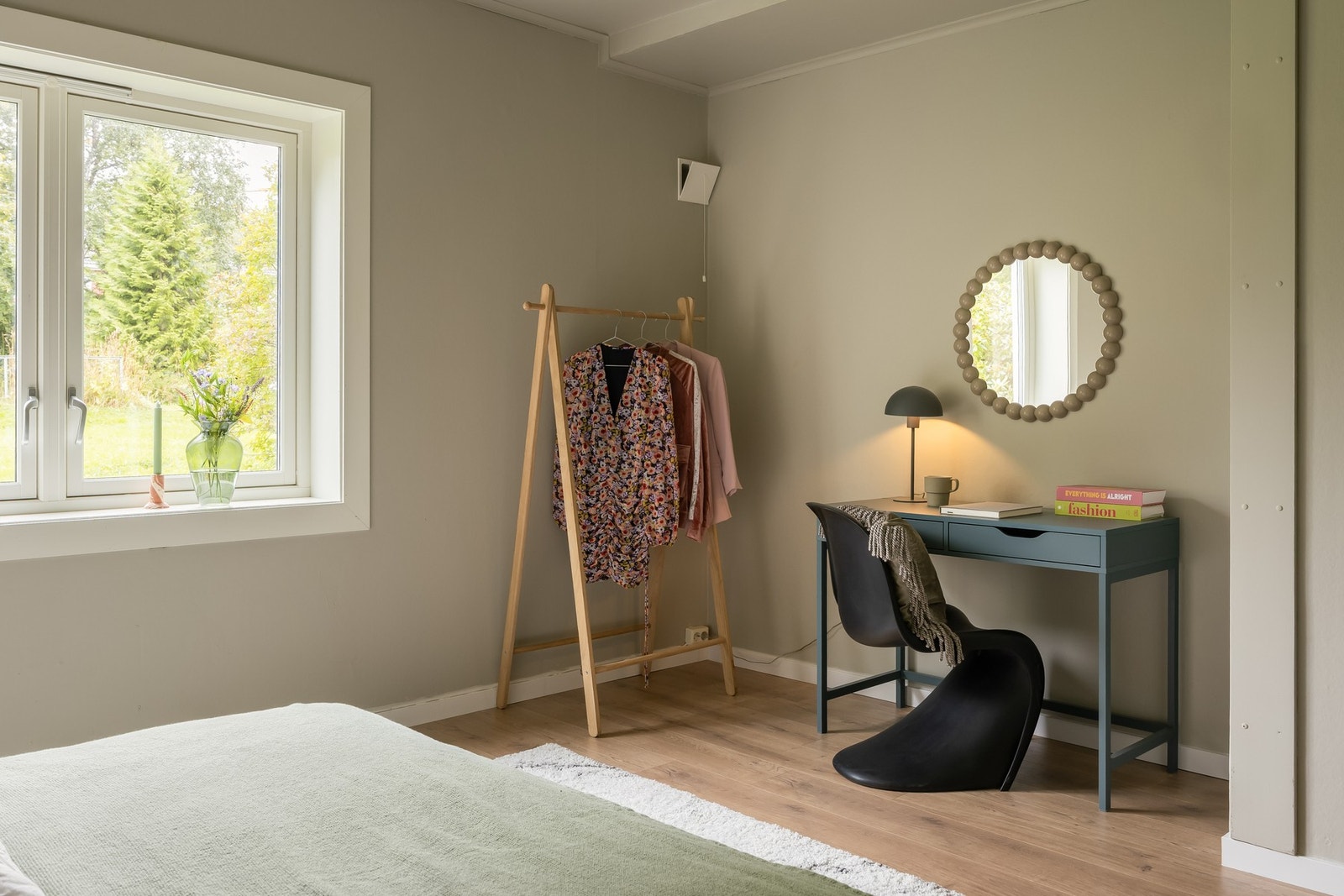 Godt med plass for en romslig garderobeløsning. Galleribilde