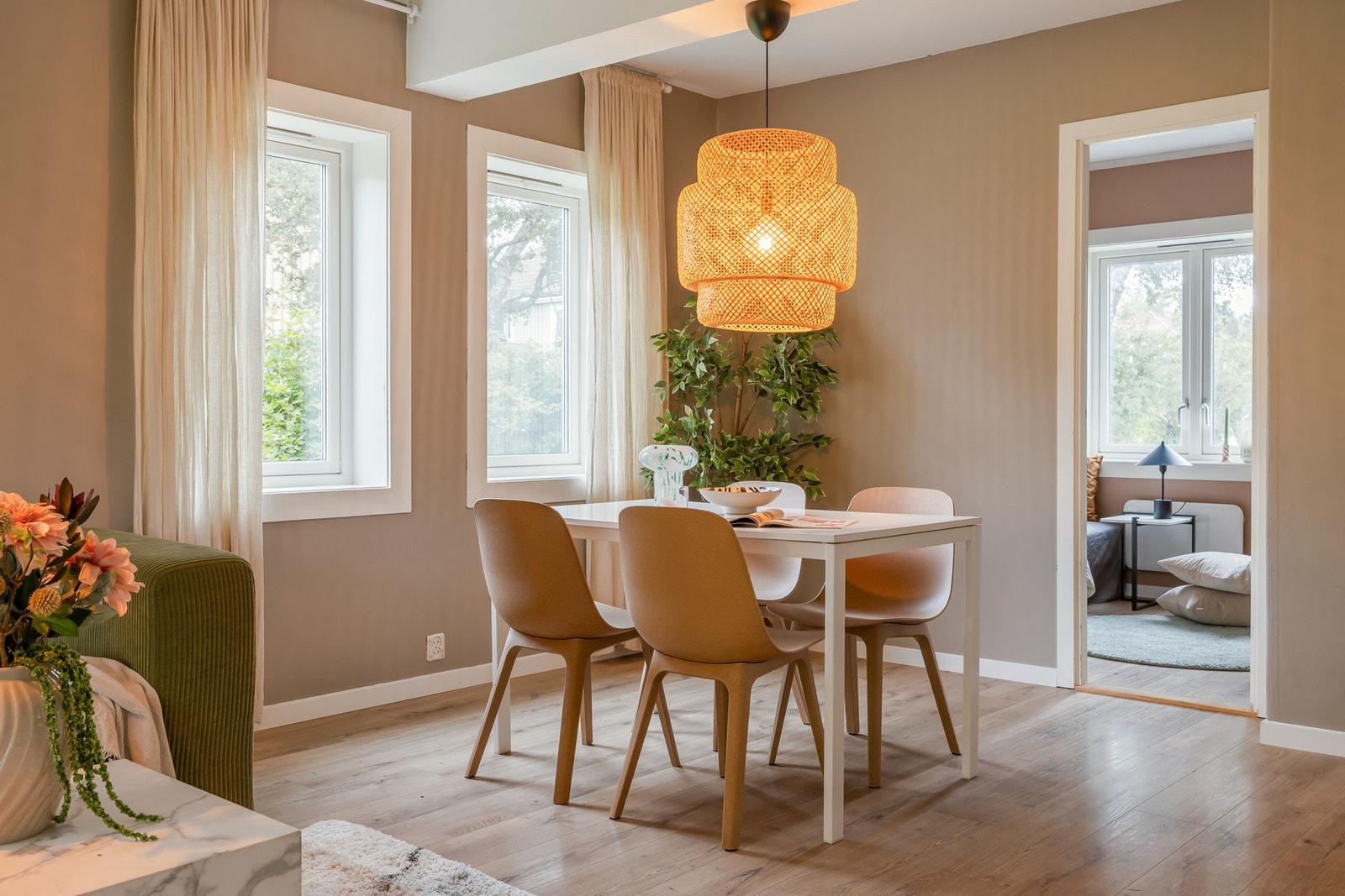 Naturlig plass for spisesbord i stuearealet. Galleribilde