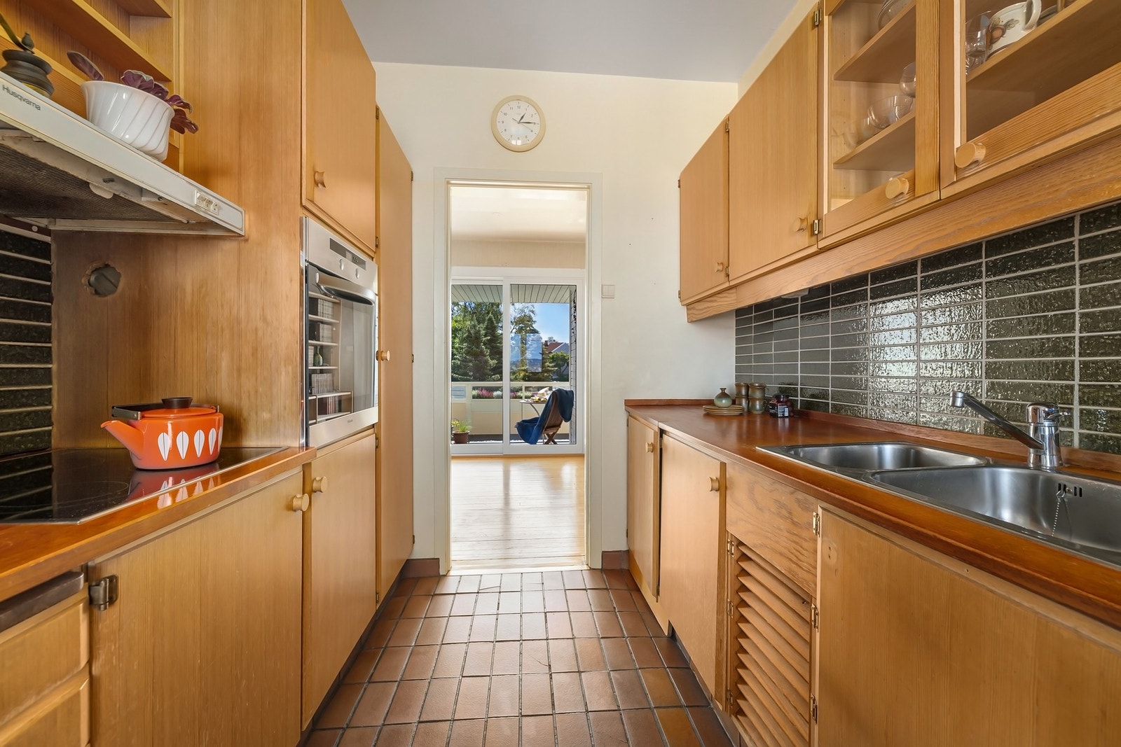 Eget kjøkken med behov for en god dose oppussing og masse kjærlighet Galleribilde