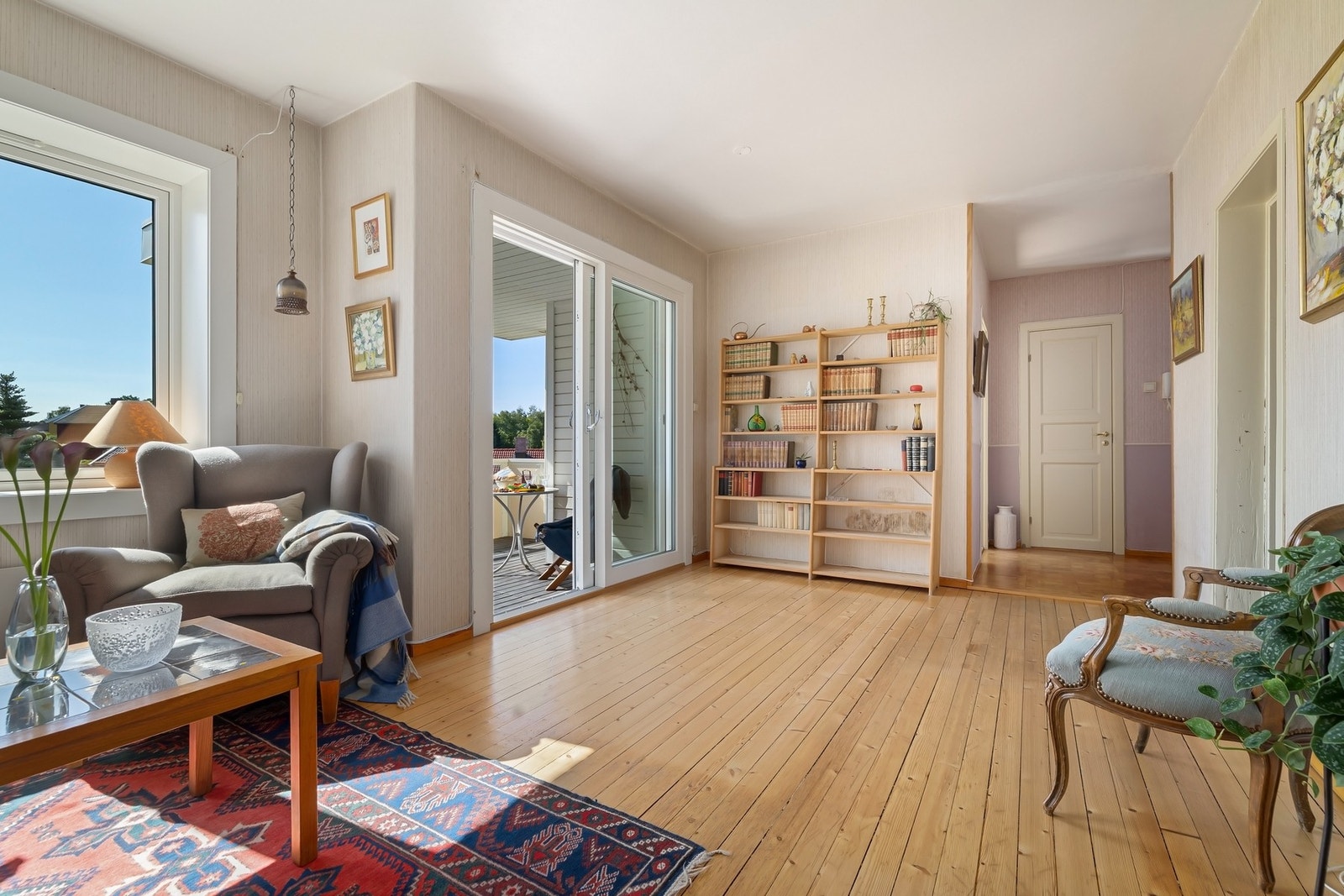 Stuen byr på god møbleringsfrihet Galleribilde