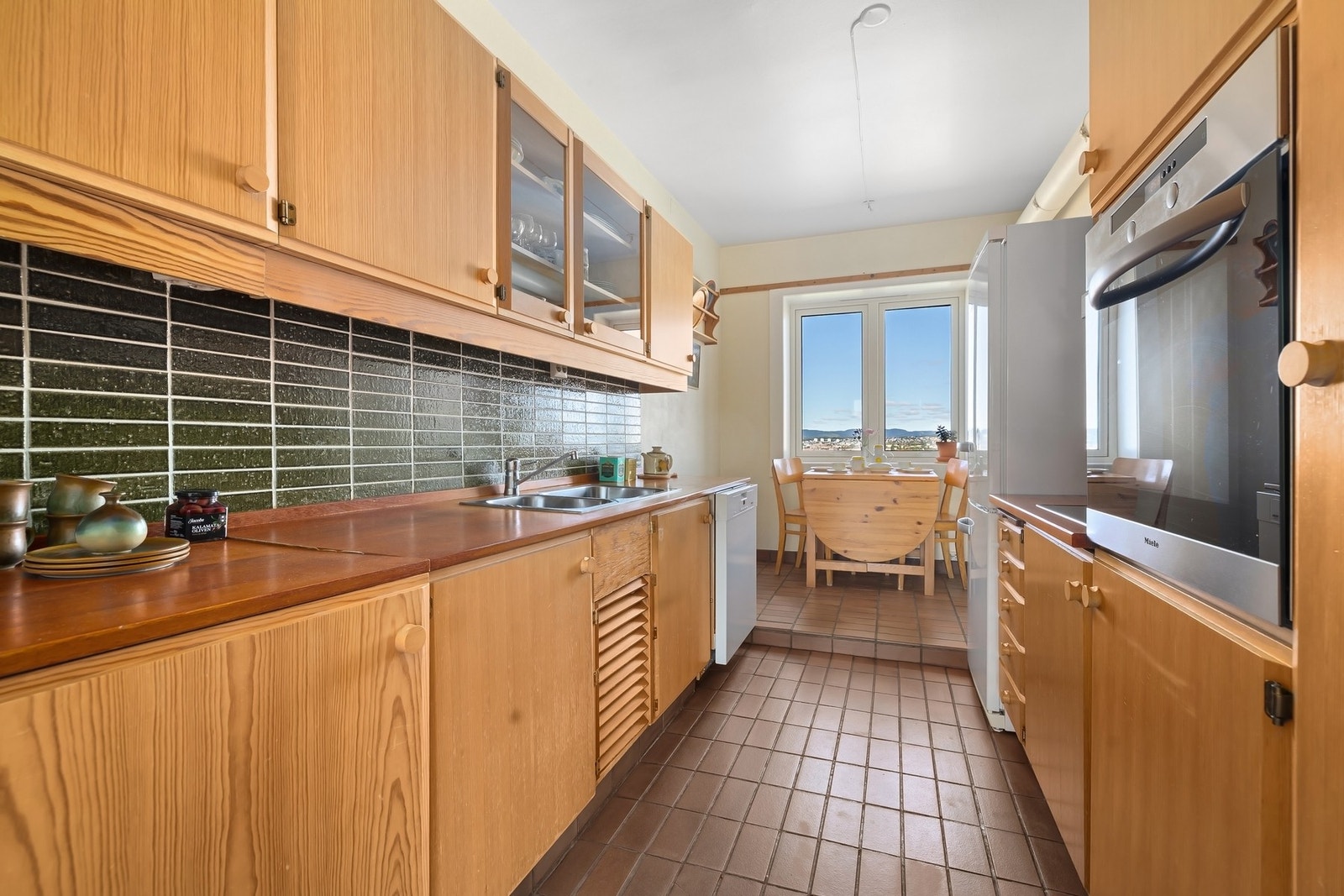 Kjøkkenet har god størrelse og kan innredes slik at man fint har mulighet for spiseplass Galleribilde