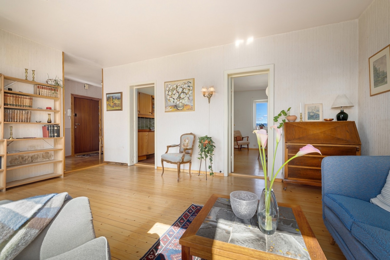 Leiligheten er gjennomgående og byr på en familievennlig planløsning Galleribilde