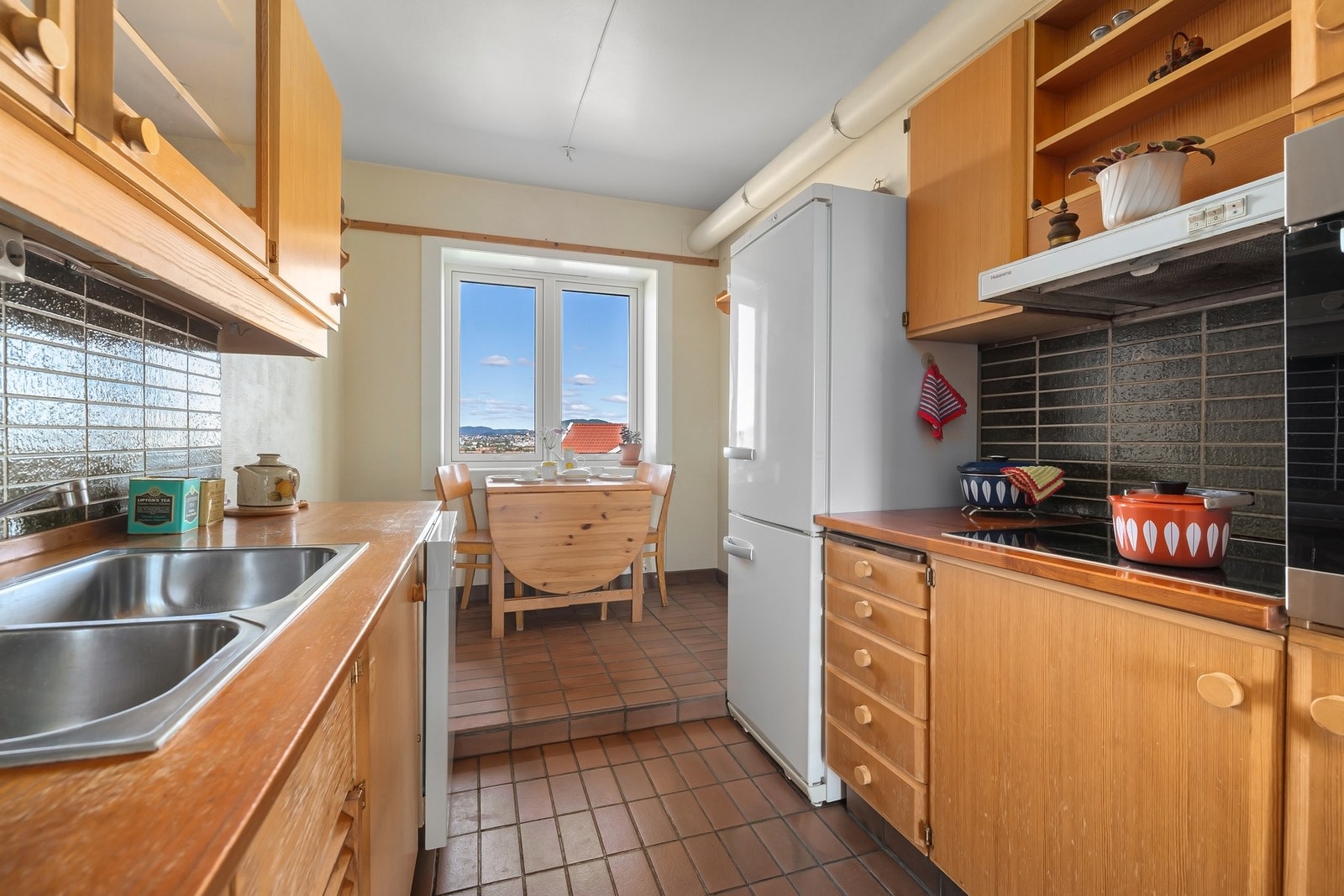 Eget kjøkken med mulighet for spiseplass Galleribilde