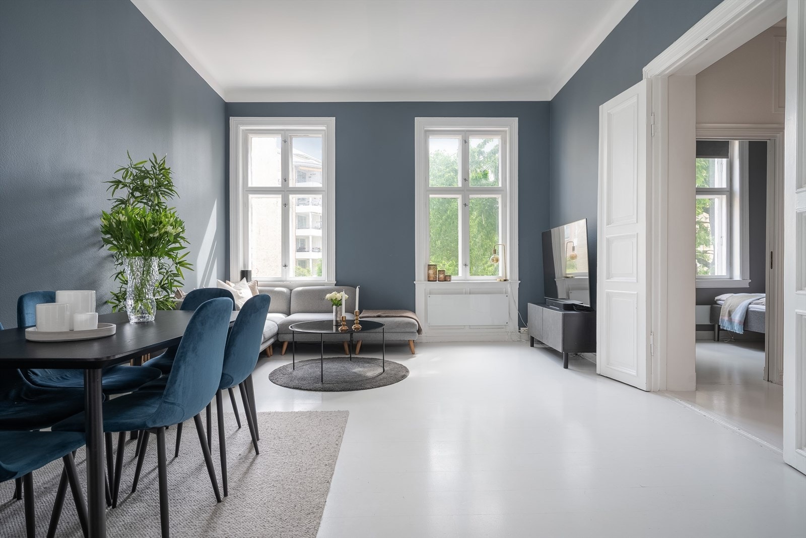 Store vinduer og generøs takhøyde (opptil 3.35 m). Galleribilde
