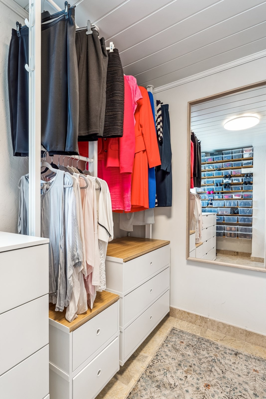 Walk-in-closet våningshus Galleribilde