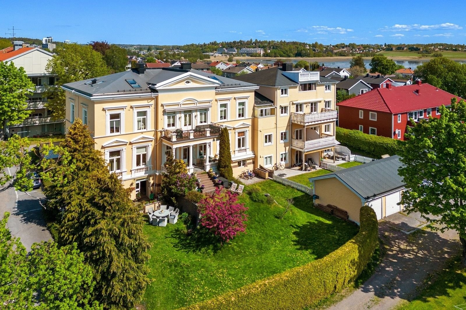 En av Tønsbergs finere bygninger Galleribilde