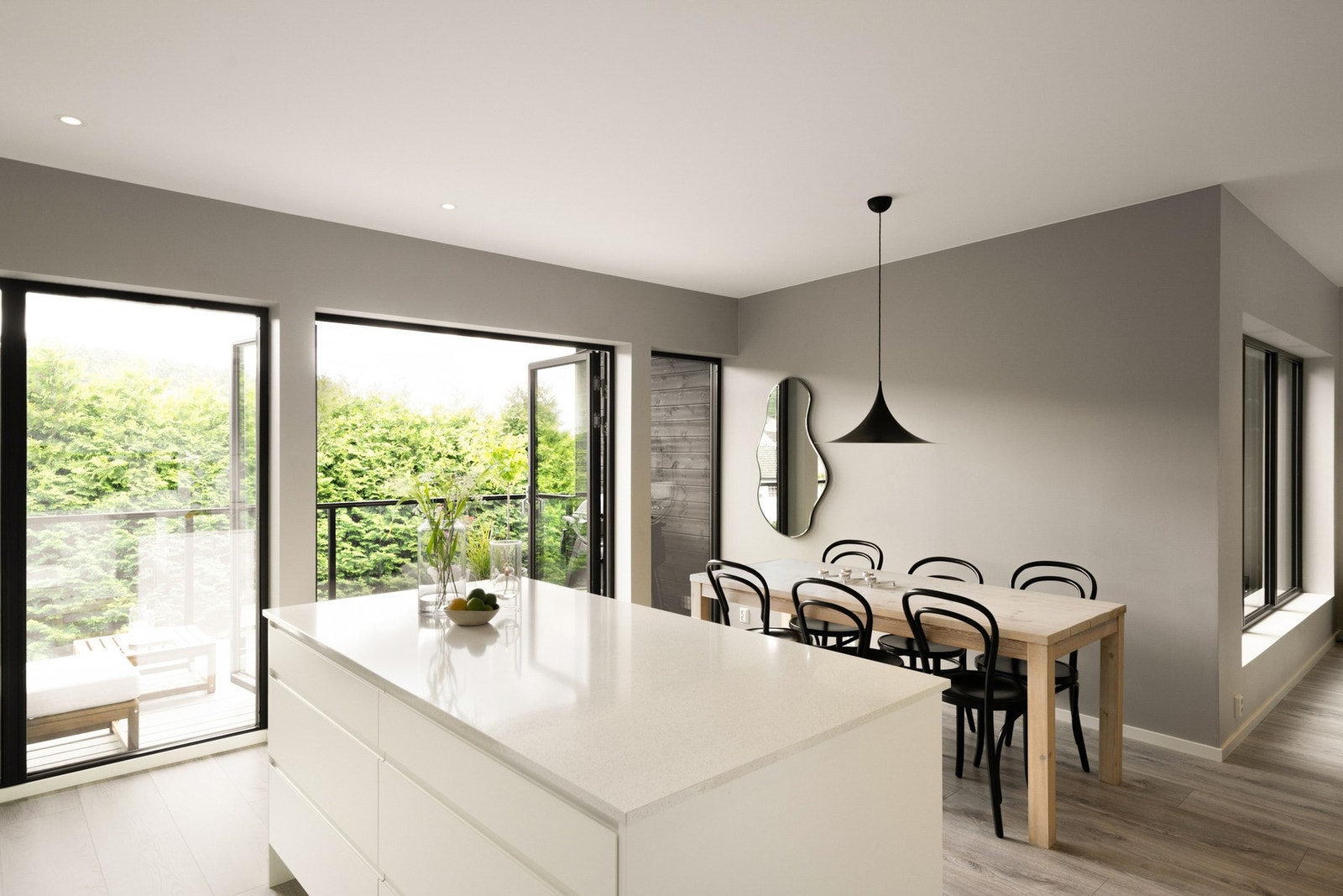 God plass til spisestue. Galleribilde