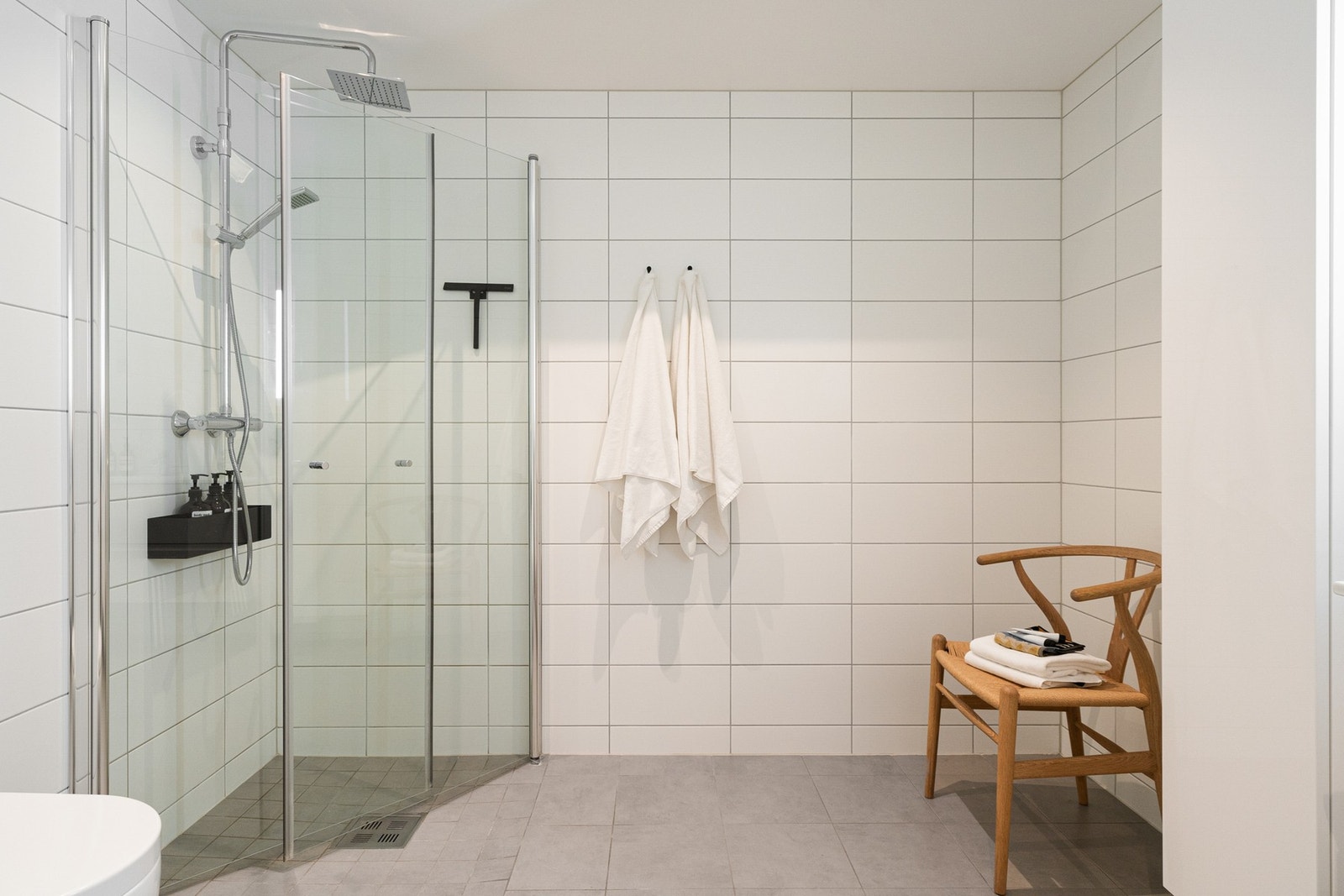 Boligen har et bad i hver etasje. Galleribilde