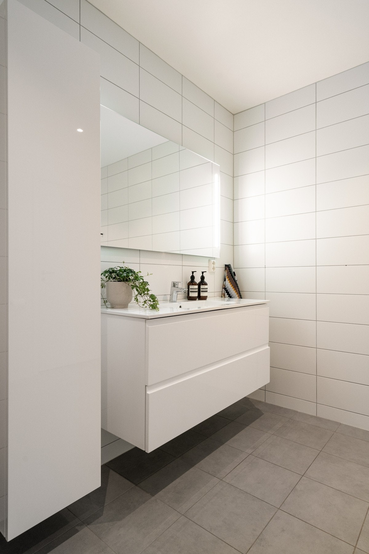 Godt med oppbevaringsmuligheter i både skap og skuffer. Galleribilde