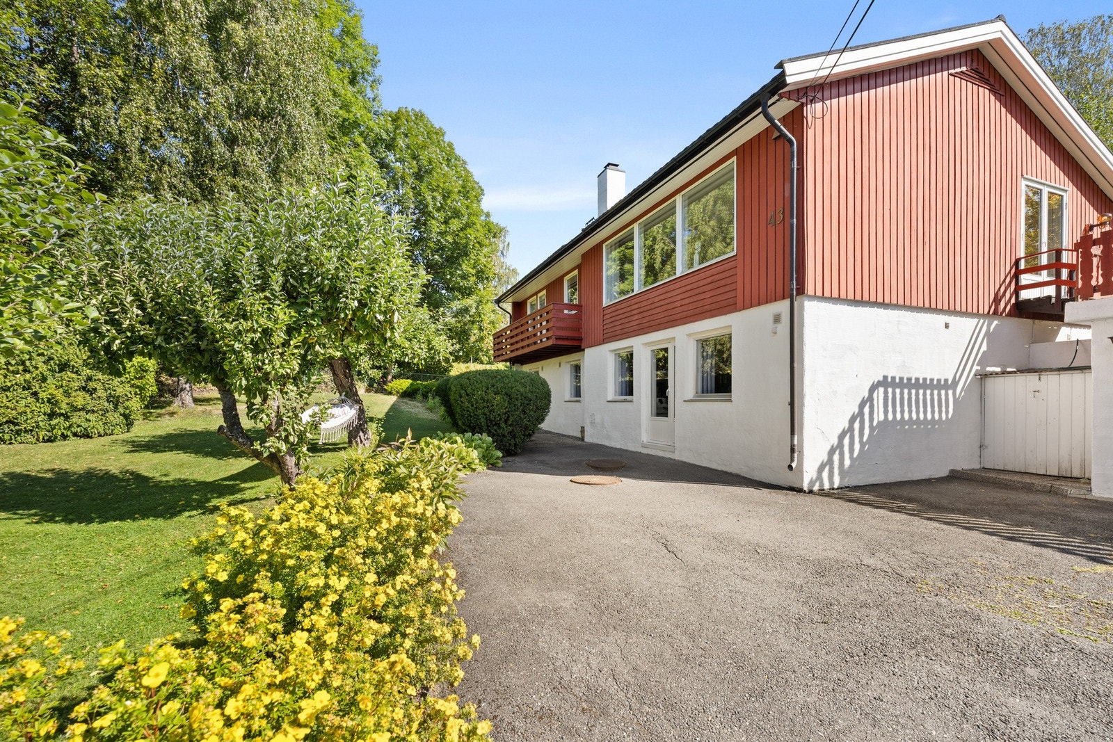 Boligen ligger i et familievennlig boligområde. Galleribilde