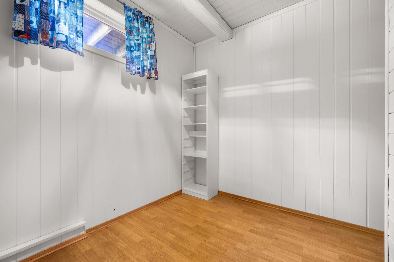 Leiligheten har godt med oppbevaringsplass i 2 boder Galleribilde