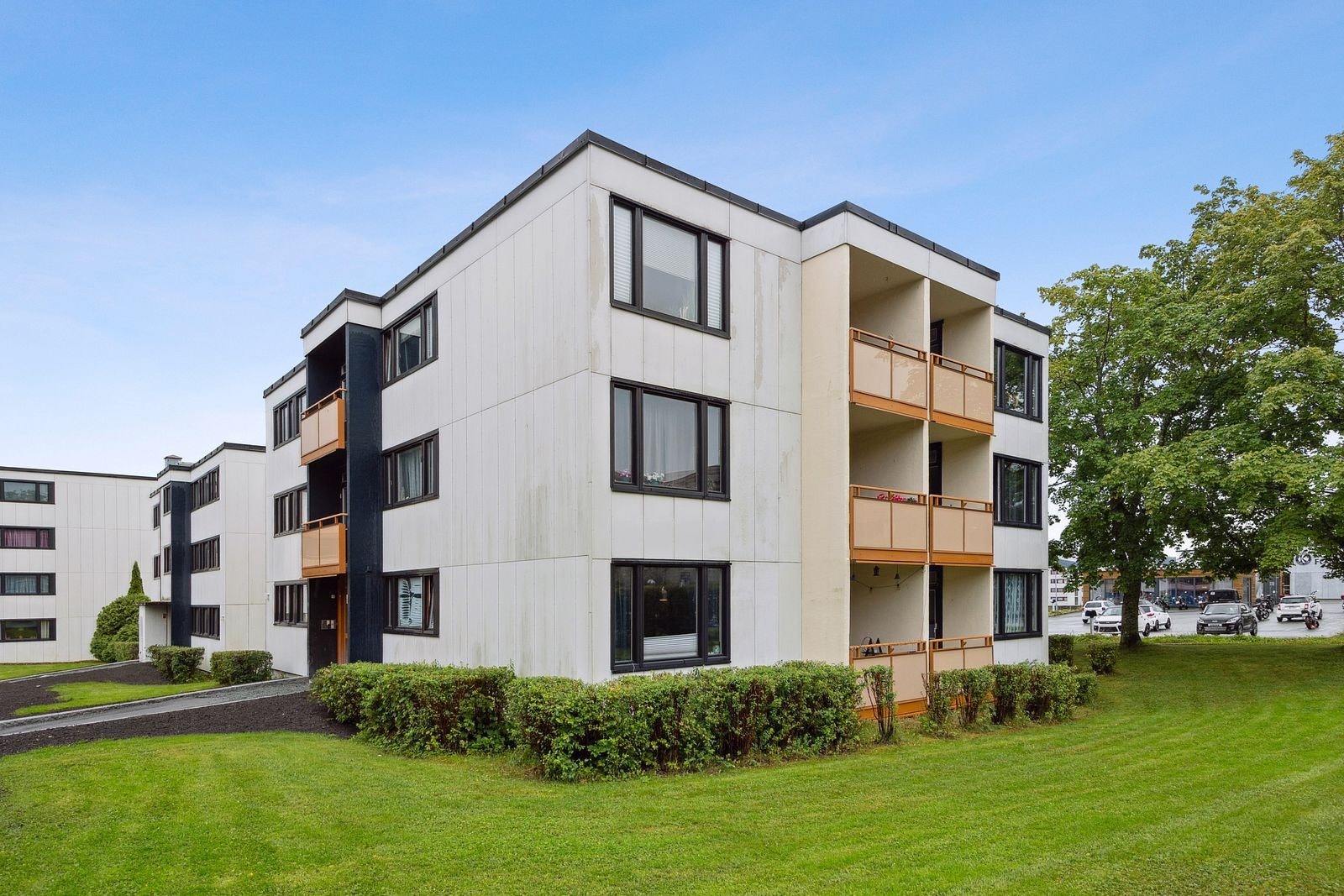 Leiligheten har en fin beliggenhet i feltet med kort avstand til alt du trenger. Galleribilde