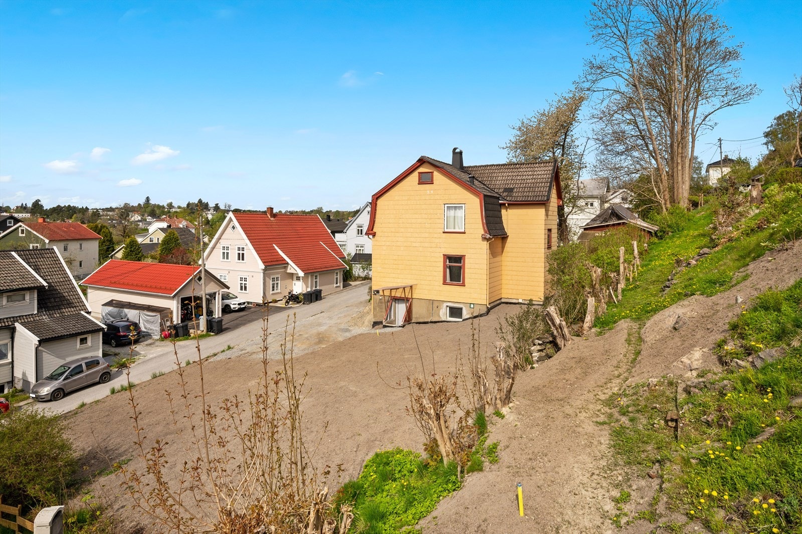 Skrående tomt med fin utsikt og gode solforhold Galleribilde