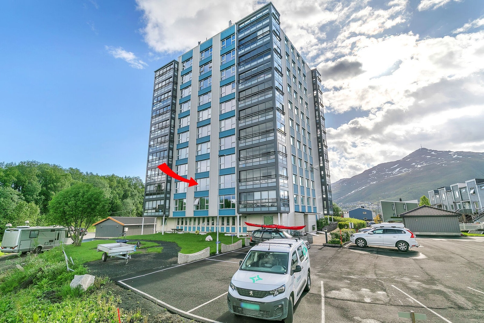 Leiligheten ligger i byggets 2. etasje Galleribilde