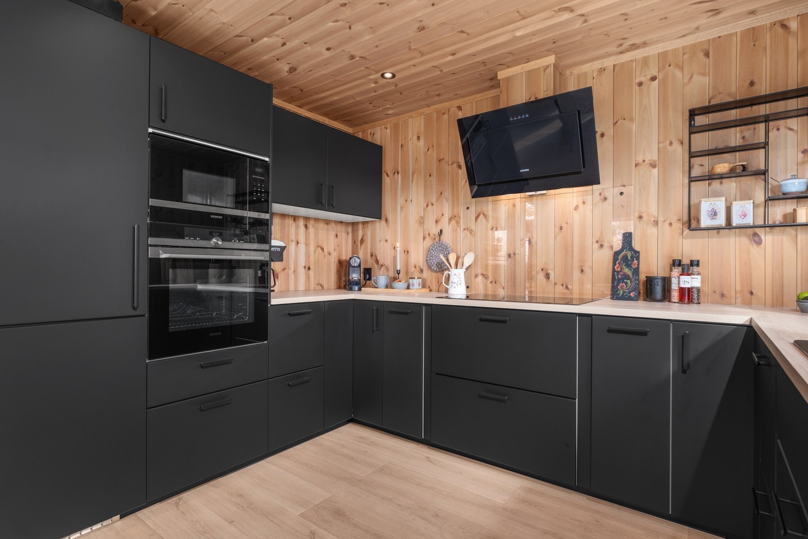 Integrert stekeovn, micro , oppvaskmaskin og kjøleskap. Galleribilde