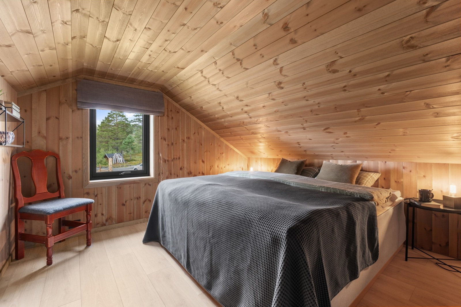 Soverommene i 2. etasjen er på 14 kvm og 10,5 kvm. Galleribilde