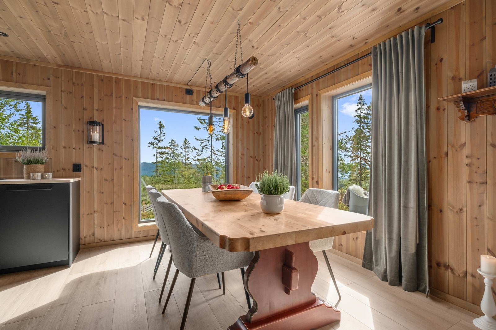 God plass til egen spisegruppe. Galleribilde