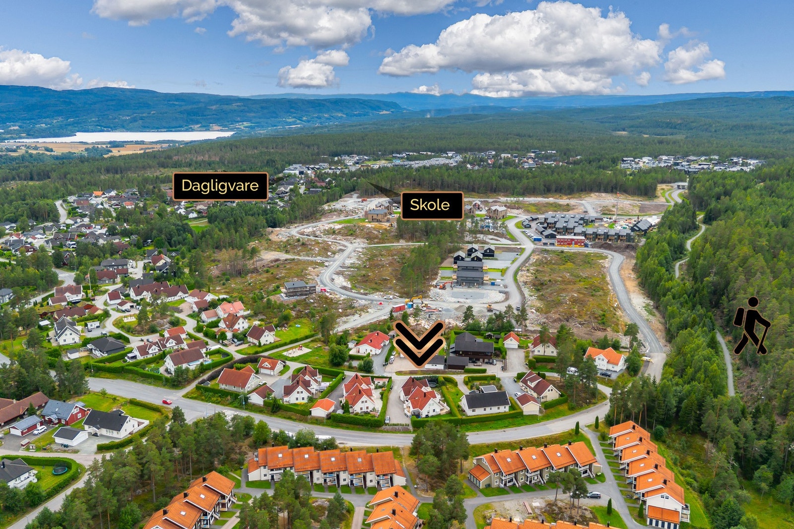 Området gir mulighet for offentlig kommunikasjon via buss og nærmeste holdeplass er Kvartsveien som ligger ca 9. min gange unna boligen. Galleribilde