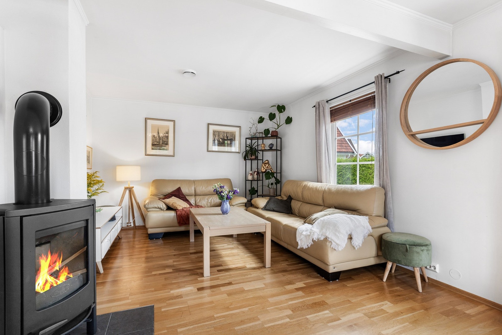 Sofakroken blir et naturlig sted å trekke seg tilbake til for litt avslappning. Galleribilde