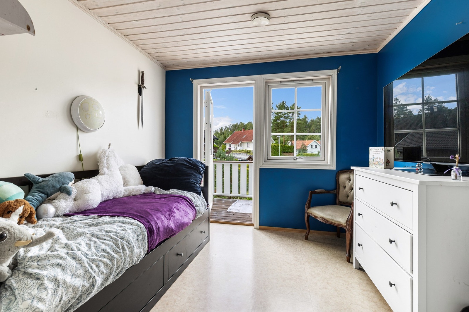 Boligen har fire soverom, alle malt i moderne farger. Galleribilde