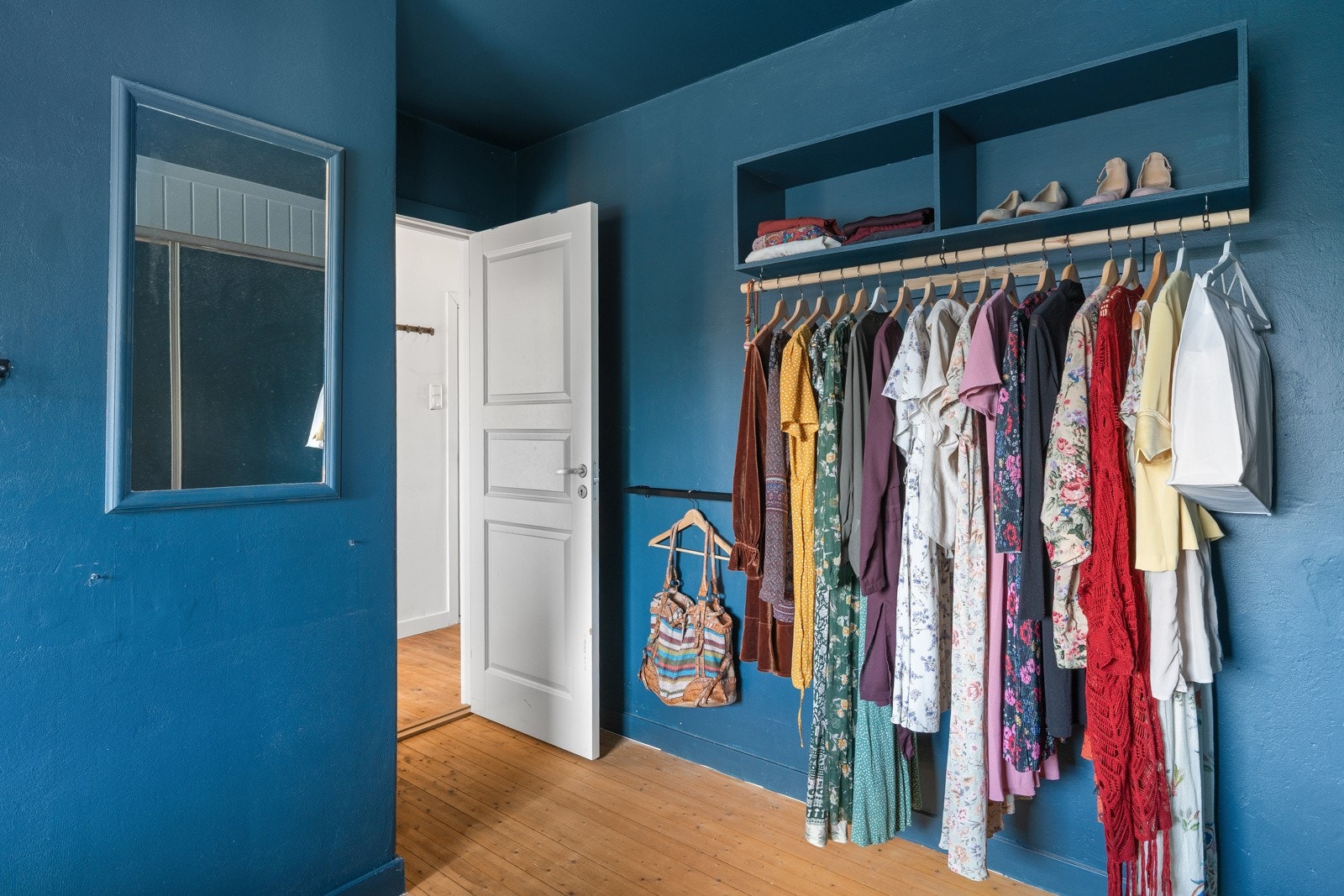 Ellers har leiligheten rikelig med lagringsplass i 2 boder på loft, og en i kjeller. Galleribilde