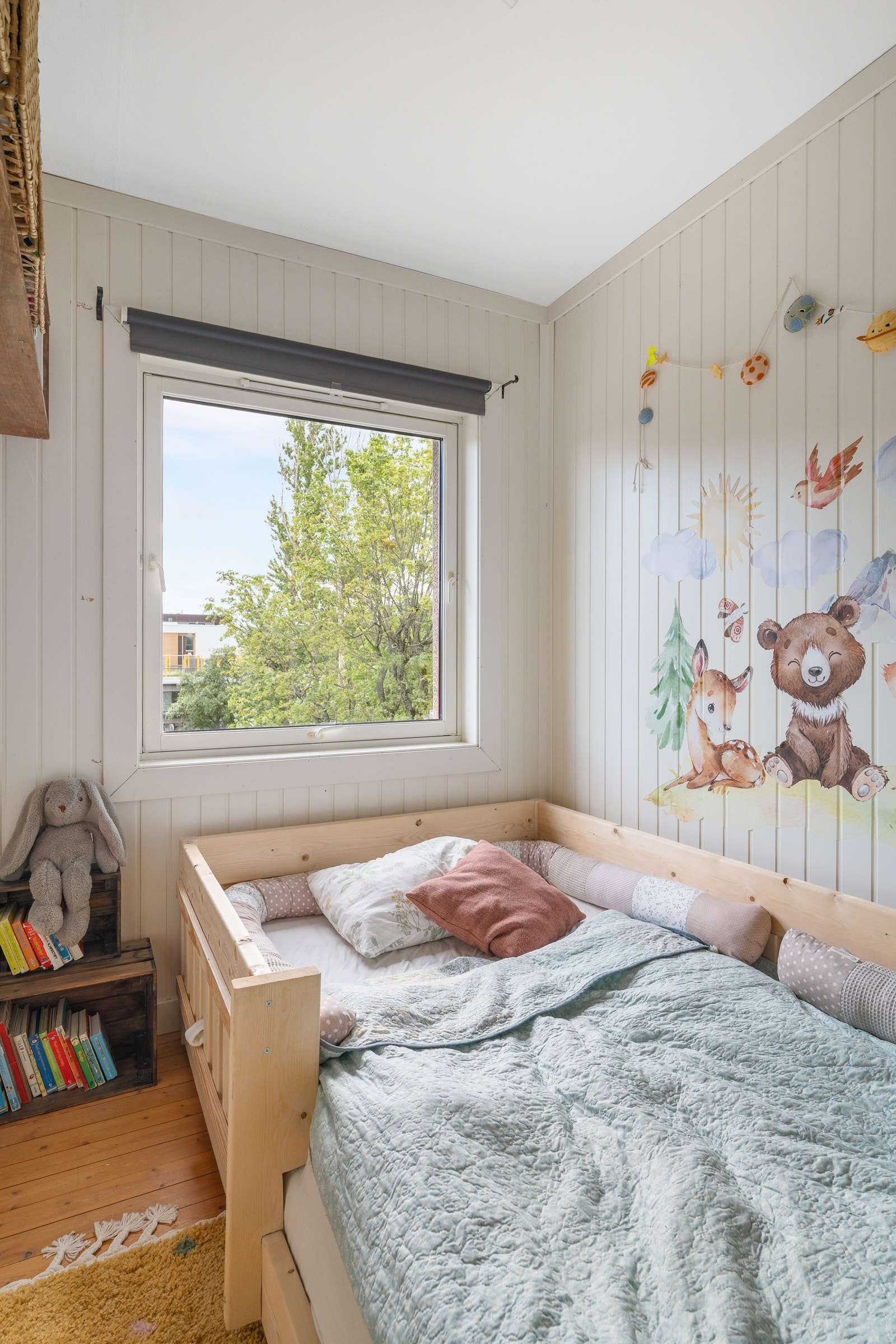 Soverommene har god plass til både seng og kontorpult. Galleribilde