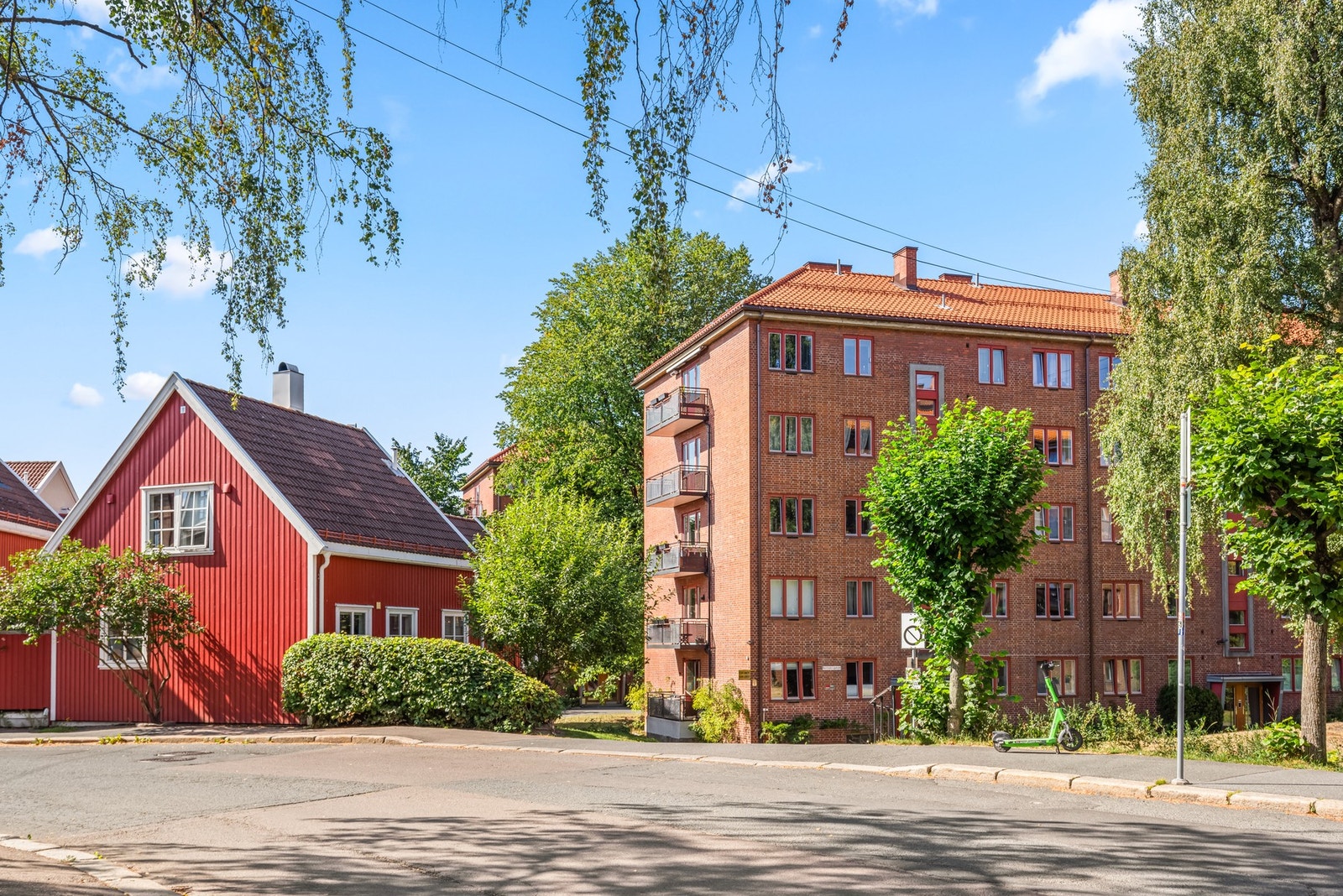 Leiligheten har en sentral, men likevel skjermet og rolig beliggenhet like ved idylliske Akerselva Galleribilde