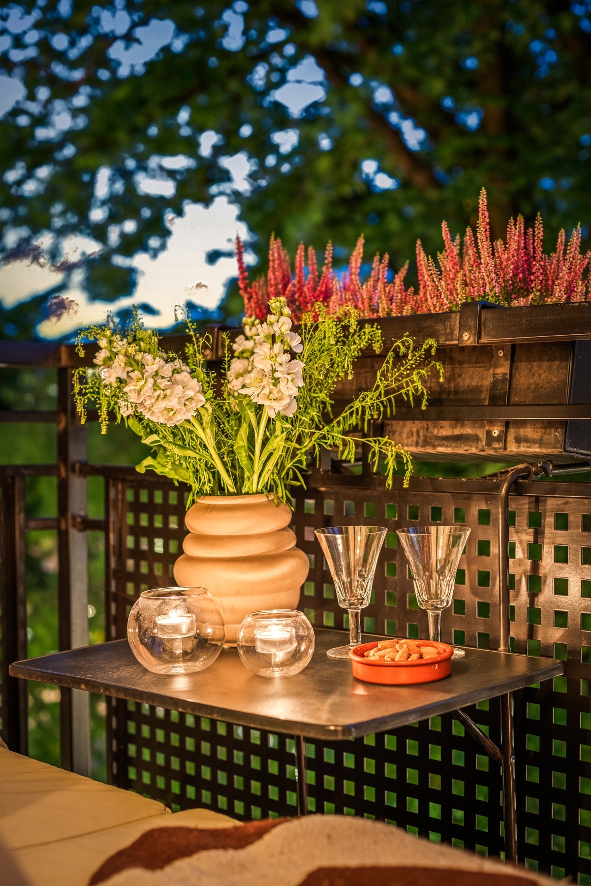 Kveldsstemning på balkongen Galleribilde